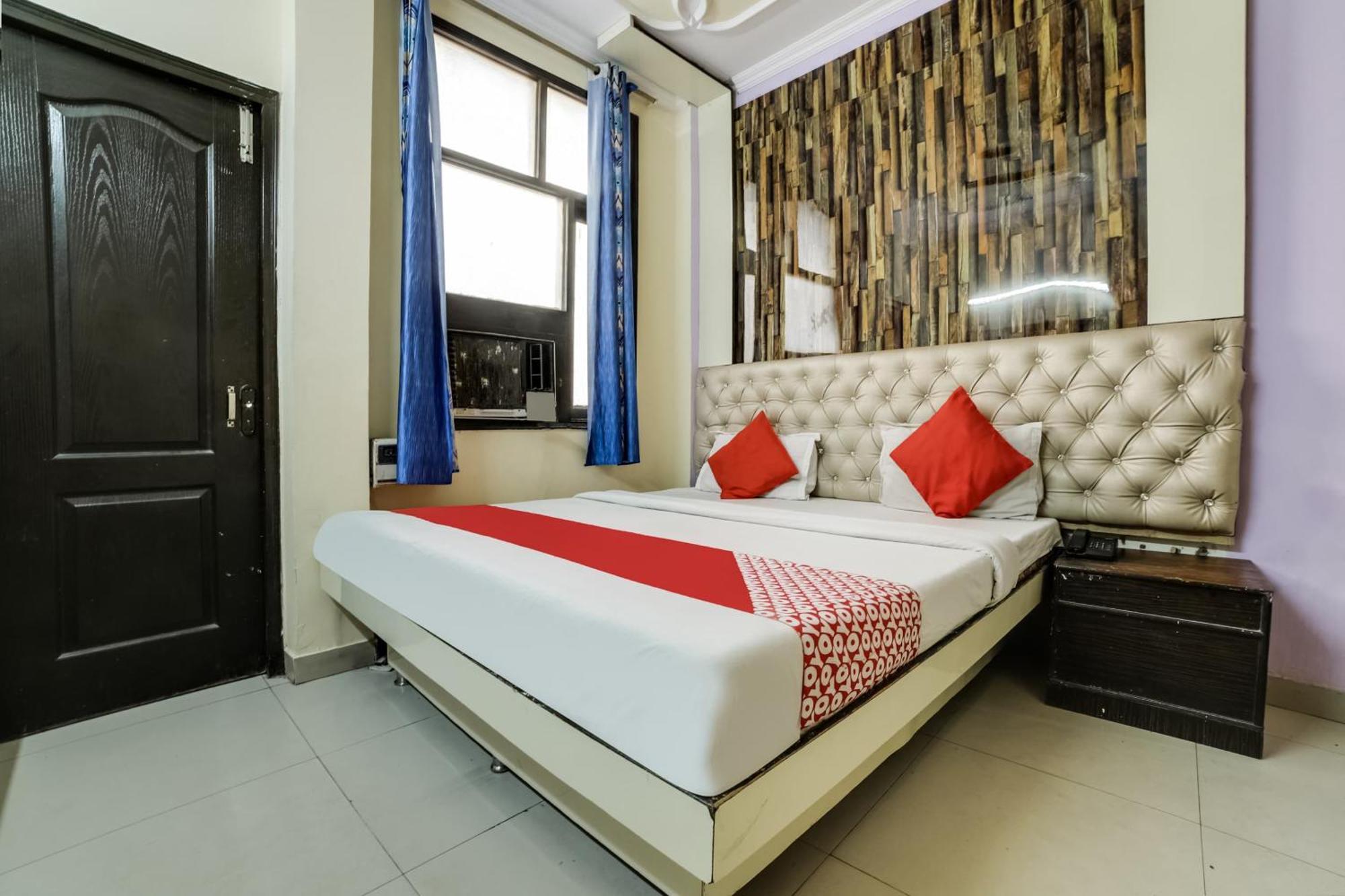 Hotel O Radha Krishna 3*